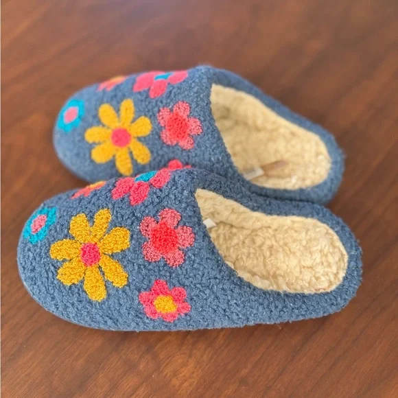 Natural Life Floral Sherpa Slippers – Women’s Medium (M) – NWT - Picture 2 of 4